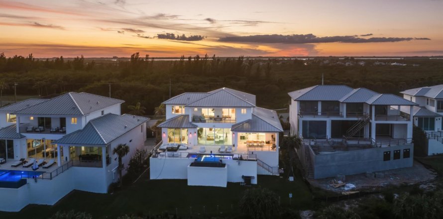 Casa en Hutchinson Island South, Florida 4 dormitorios, 464.51 m2 № 1038009