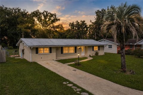 House in Zephyrhills, Florida 3 bedrooms, 138.42 sq.m. № 2287633