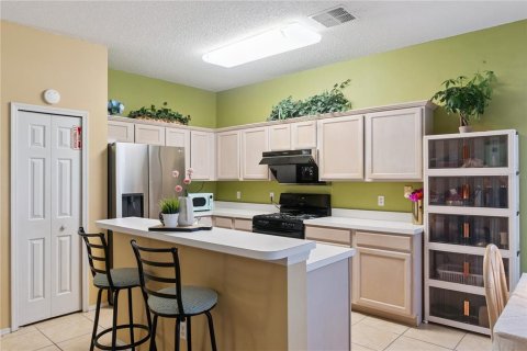 House in Davenport, Florida 4 bedrooms, 169.83 sq.m. № 2137765 - photo 11