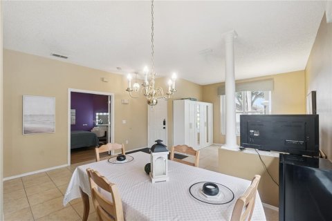 House in Davenport, Florida 4 bedrooms, 169.83 sq.m. № 2137765 - photo 8