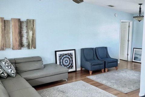 Купить виллу или дом в Биг-Пайн-Ки, Флорида 3 спальни, 115.94м2, № 2079650 - фото 4