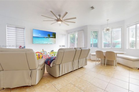 Villa ou maison à vendre à Homestead, Floride: 4 chambres, 239.5 m2 № 1945965 - photo 12