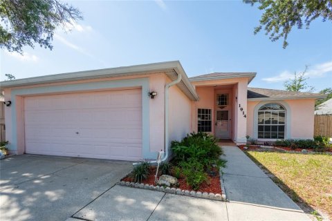 House in Lutz, Florida 3 bedrooms, 136.1 sq.m. № 2285594