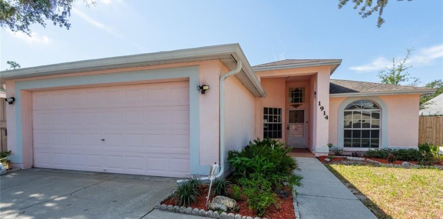 House in Lutz, Florida 3 bedrooms, 136.1 sq.m. № 2285594