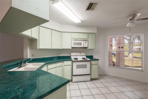 House in Lutz, Florida 3 bedrooms, 136.1 sq.m. № 2285594 - photo 9