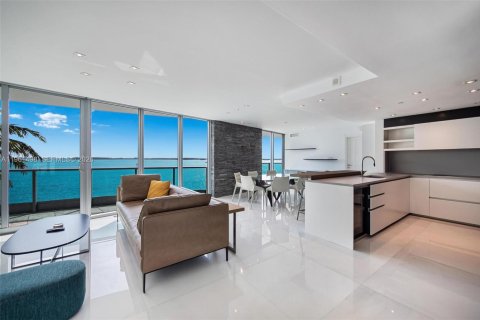 Condominio en Miami, Florida, 2 dormitorios  № 2080824