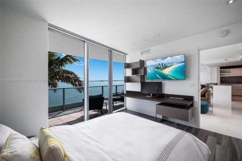 Condominio en alquiler en Miami, Florida, 2 dormitorios, 126.72 m2 № 2080824 - foto 14