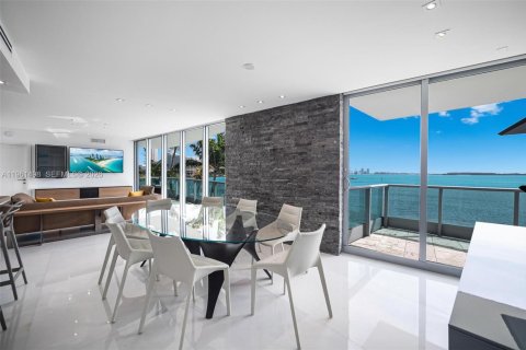 Condominio en alquiler en Miami, Florida, 2 dormitorios, 126.72 m2 № 2080824 - foto 5