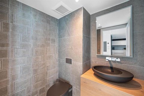 Condominio en alquiler en Miami, Florida, 2 dormitorios, 126.72 m2 № 2080824 - foto 8