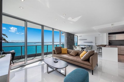 Condominio en alquiler en Miami, Florida, 2 dormitorios, 126.72 m2 № 2080824 - foto 2
