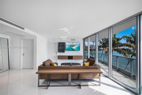 Condominio en alquiler en Miami, Florida, 2 dormitorios, 126.72 m2 № 2080824 - foto 3