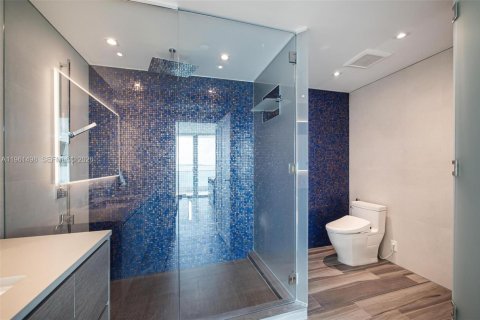 Condominio en alquiler en Miami, Florida, 2 dormitorios, 126.72 m2 № 2080824 - foto 13