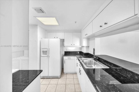 Copropriété à louer à Miami, Floride: 2 chambres, 117.71 m2 № 1982541 - photo 15