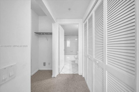 Copropriété à louer à Miami, Floride: 2 chambres, 117.71 m2 № 1982541 - photo 22