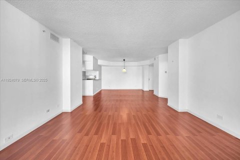 Copropriété à louer à Miami, Floride: 2 chambres, 117.71 m2 № 1982541 - photo 17