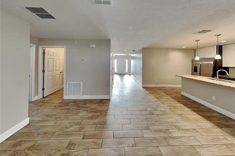 Casa en alquiler en Kissimmee, Florida, 4 dormitorios, 167.22 m2 № 1905926 - foto 4