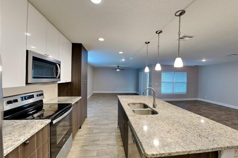 Casa en alquiler en Kissimmee, Florida, 4 dormitorios, 167.22 m2 № 1905926 - foto 2