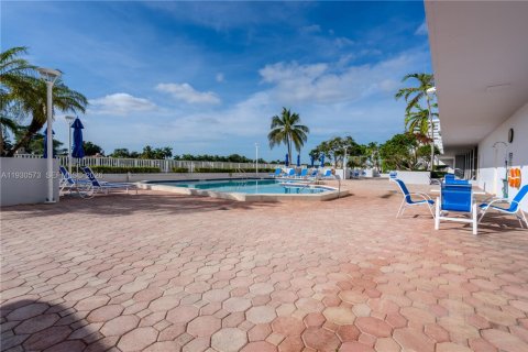 Снять в аренду кондоминиум в Майами-Бич, Флорида 2 спальни, 96.62м2, № 1998671 - фото 29