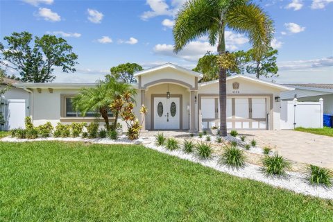 Casa en alquiler en Saint Petersburg, Florida, 4 dormitorios, 206.8 m2 № 1917124 - foto 1