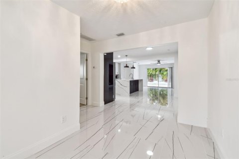 Casa en alquiler en Saint Petersburg, Florida, 4 dormitorios, 206.8 m2 № 1917124 - foto 7