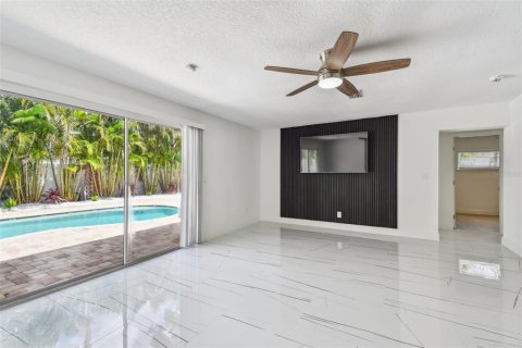 Casa en alquiler en Saint Petersburg, Florida, 4 dormitorios, 206.8 m2 № 1917124 - foto 13