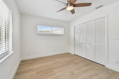 Casa en alquiler en Saint Petersburg, Florida, 4 dormitorios, 206.8 m2 № 1917124 - foto 23