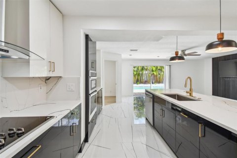 Casa en alquiler en Saint Petersburg, Florida, 4 dormitorios, 206.8 m2 № 1917124 - foto 11