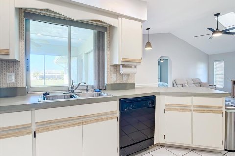 House in Rotonda, Florida 3 bedrooms, 151.15 sq.m. № 1532869 - photo 14