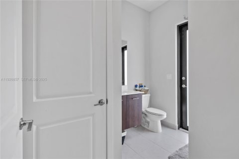 House in Miramar, Florida 5 bedrooms, 337.51 sq.m. № 1986689 - photo 30