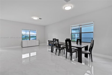 House in Miramar, Florida 5 bedrooms, 337.51 sq.m. № 1986689 - photo 12