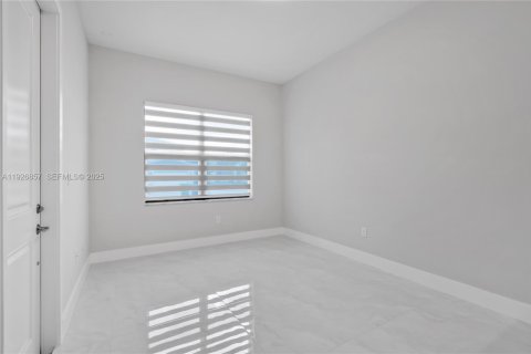 House in Miramar, Florida 5 bedrooms, 337.51 sq.m. № 1986689 - photo 24