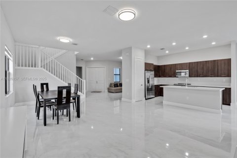 House in Miramar, Florida 5 bedrooms, 337.51 sq.m. № 1986689 - photo 13