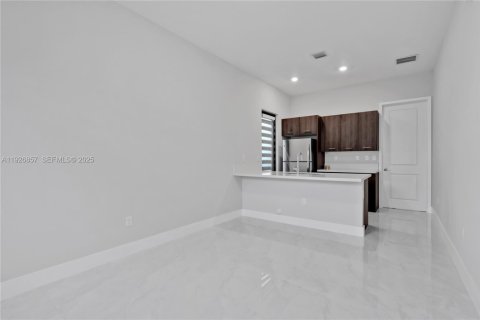 House in Miramar, Florida 5 bedrooms, 337.51 sq.m. № 1986689 - photo 25