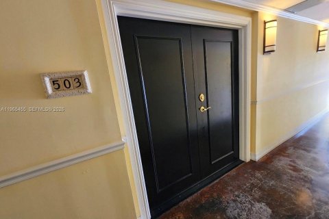 Copropriété à vendre à Coral Gables, Floride: 2 chambres, 111.02 m2 № 2027029 - photo 2