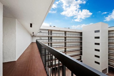 Condo in Longboat Key, Florida, 2 bedrooms  № 1734397 - photo 28