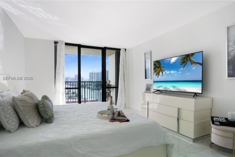 Condo in Hallandale Beach, Florida, 2 bedrooms № 2072706 - photo 19