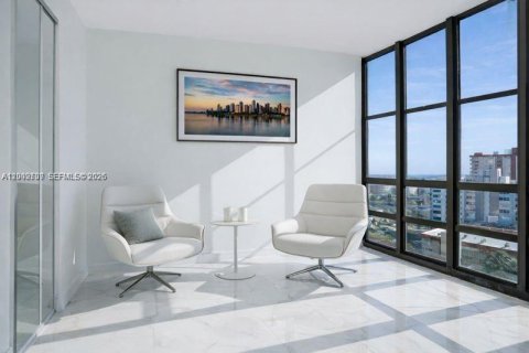 Condo in Hallandale Beach, Florida, 2 bedrooms № 2072706 - photo 27
