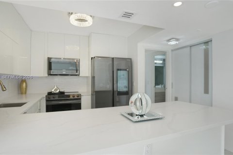 Condo in Hallandale Beach, Florida, 2 bedrooms № 2072706 - photo 14