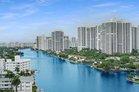 Condo in Hallandale Beach, Florida, 2 bedrooms  № 2072706