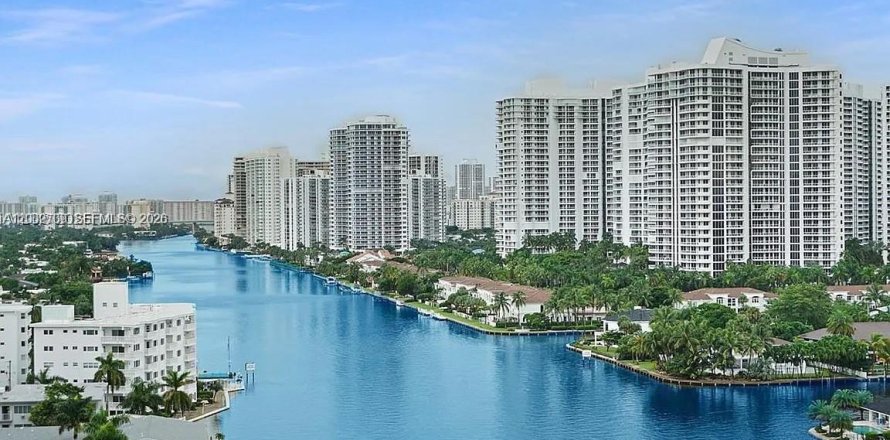 Condo in Hallandale Beach, Florida, 2 bedrooms № 2072706