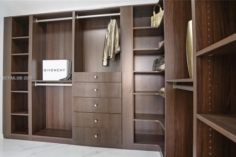 Condo in Hallandale Beach, Florida, 2 bedrooms № 2072706 - photo 22