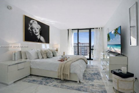 Condo in Hallandale Beach, Florida, 2 bedrooms № 2072706 - photo 18