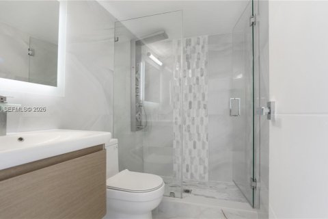 Condo in Hallandale Beach, Florida, 2 bedrooms № 2072706 - photo 29