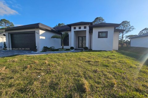 Купить виллу или дом в Лихай-Эйкерс, Флорида 3 спальни, 147.53м2, № 1985064 - фото 1