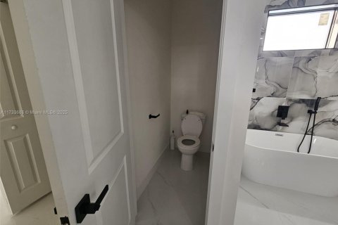 Купить виллу или дом в Лихай-Эйкерс, Флорида 3 спальни, 147.53м2, № 1985064 - фото 11