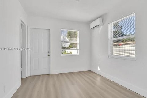 Propiedad comercial en venta en Homestead, Florida, 78.78 m2 № 1992026 - foto 4