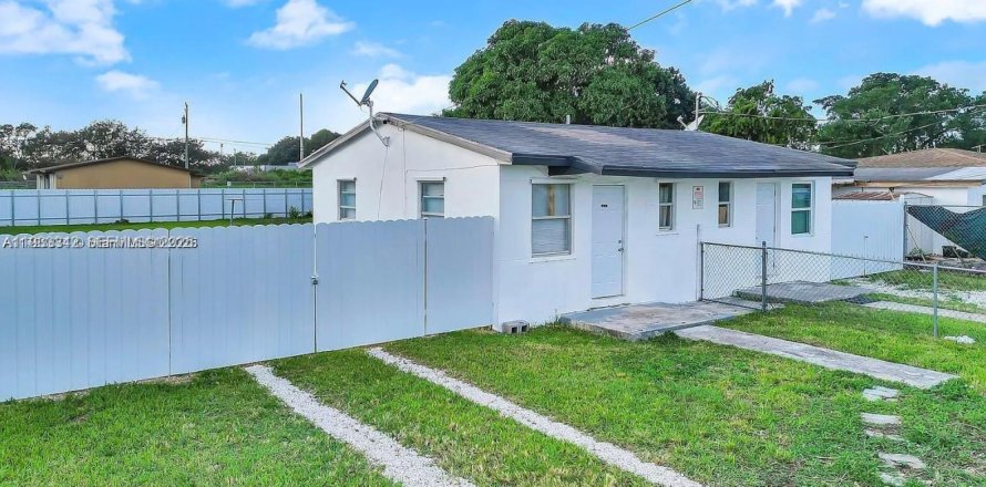 Propiedad comercial en Homestead, Florida 78.78 m2 № 1992026