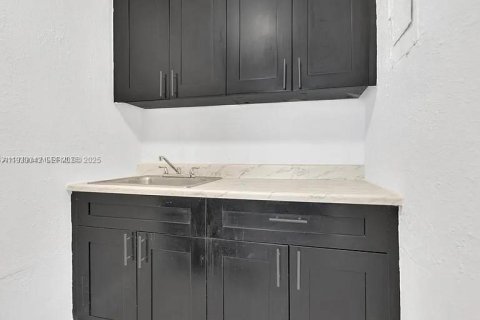 Propiedad comercial en venta en Homestead, Florida, 78.78 m2 № 1992026 - foto 7