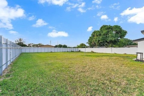 Propiedad comercial en venta en Homestead, Florida, 78.78 m2 № 1992026 - foto 12