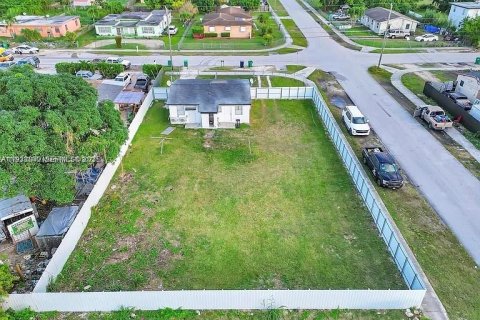 Propiedad comercial en venta en Homestead, Florida, 78.78 m2 № 1992026 - foto 11